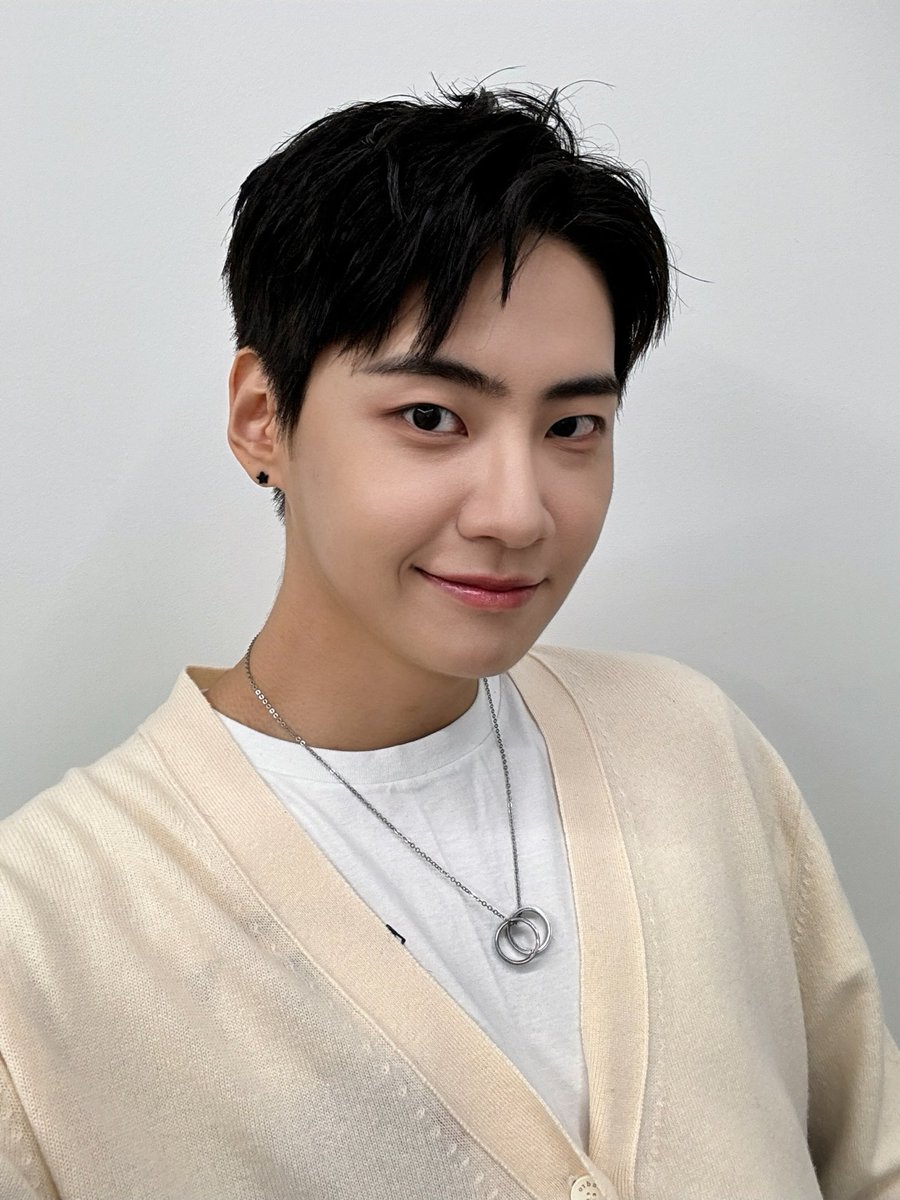 LJH_official's tweet photo. [📸]

240907 '팬사인회' 완료♡
💙브.이.단💙
우리 정년까지 함께 달리자 🏃🏻

#이진혁 #LEEJINHYUK
#RELAX #NEW_QUEST_JUNGLE https://t.co/qgaWCCRWKf