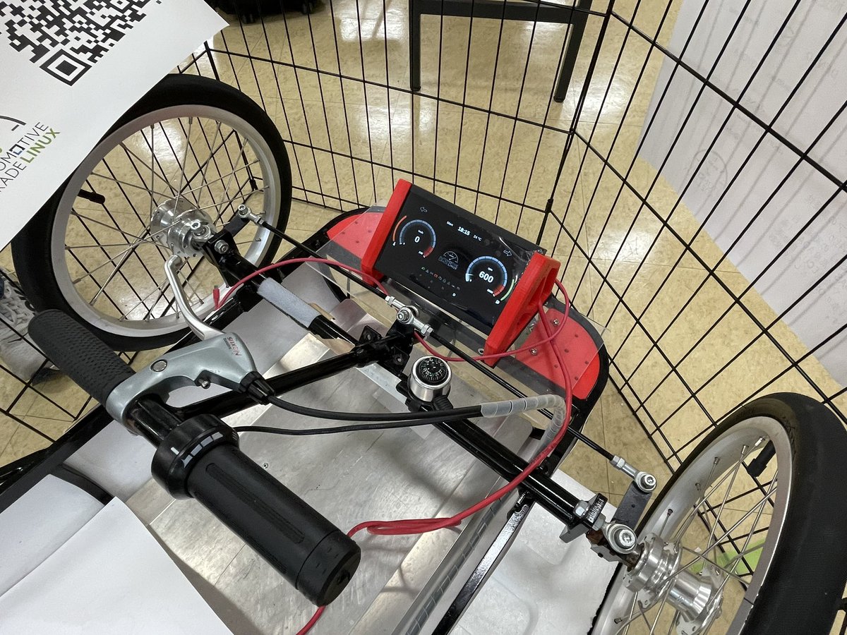 homelith's tweet image. #autogradelinux #NT東京 automotive grade linux のデモアプリ一式があるので、自作カーから CAN 通信でデータを送り込めればメーターパネルとかをすぐに実現できるはず、というものらしい