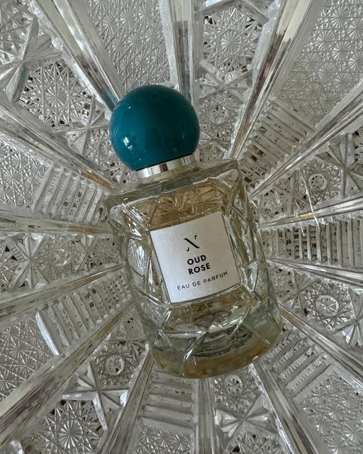 rosinaperfumery's tweet photo. Les Sœurs de Noe - Oud Rose 📷
Truly a connecting link between the Orient and the West, it invites us to the convergence of two shores. A seductive fragrance, Oud Rose starts with the powerful and spicy notes of saffron
#oudrose #lessoeursdenoe #rosinaperfumery https://t.co/M9hpgsXkku