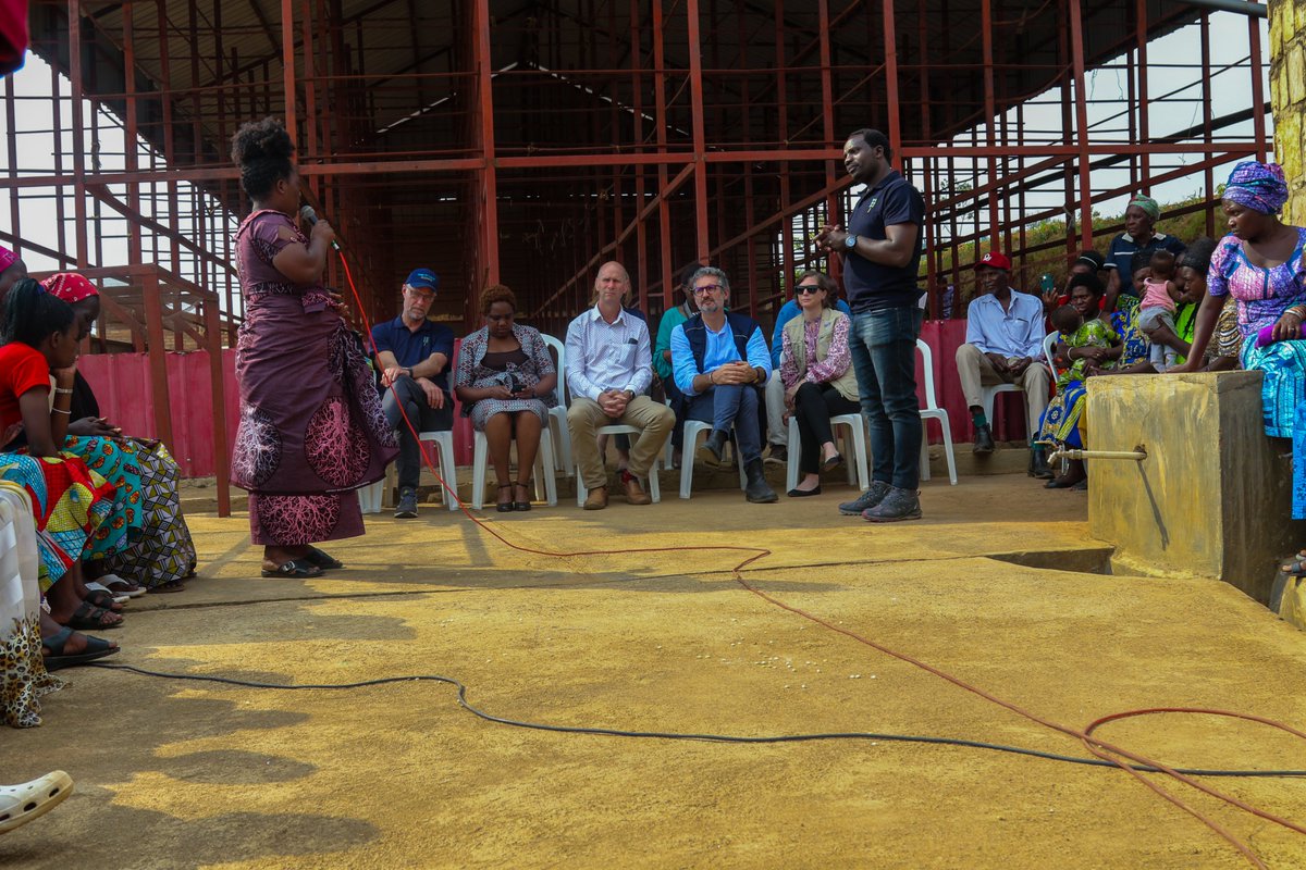 WFP_Rwanda_CD's tweet photo. I was truly honored to welcome H.E. Ambassador Michael Upton from @nzinethiopia, Mads Lofvall from #FtMA global team, along with @Kamonyi district officials to visit KABIYAKI, a dynamic cooperative supported by @WFP thru the Farm-to-Market-Alliance, funded by New Zealand. https://t.co/zh5XIpv0XF