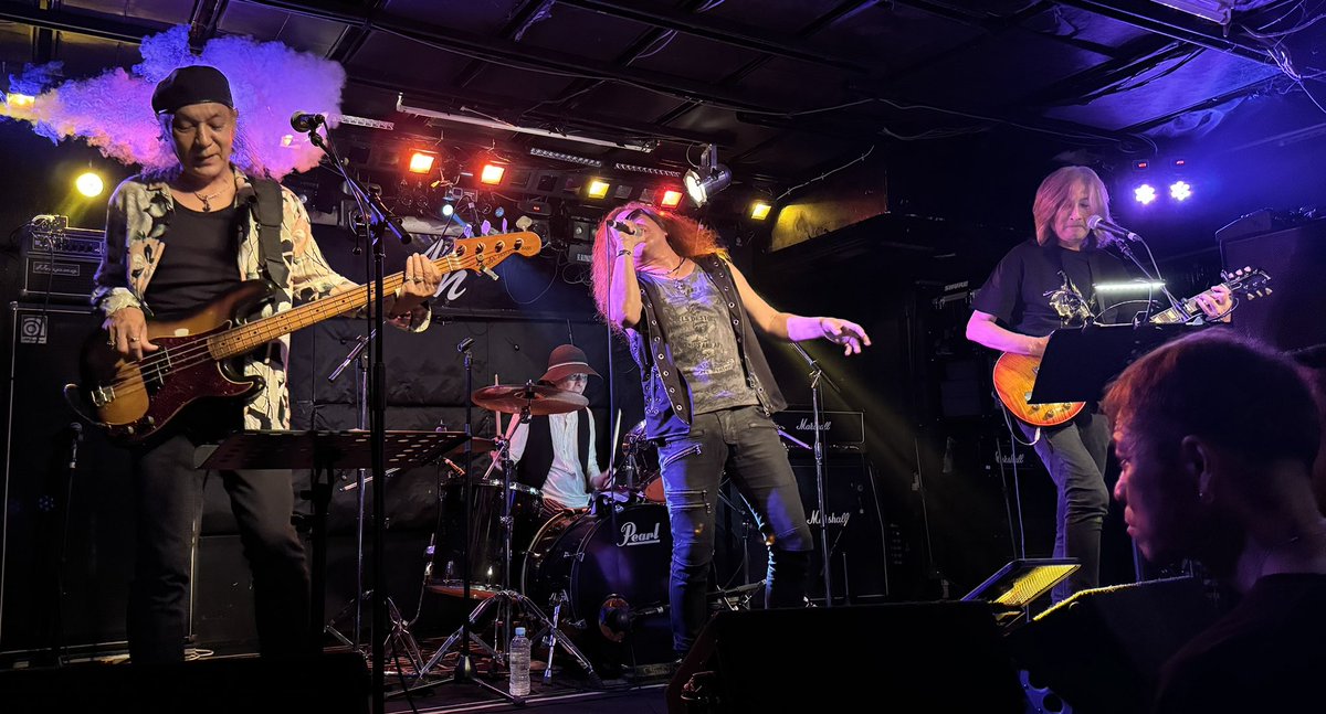 9hgIEWsCD5dNtBP's tweet photo. #LotusTomo
#富士ANIMALNEST
#優BAND
#北の酒Bars
昭和歌謡シバリでのライブ
全ての曲歌が世代なんです
曲や歌手や時代背景を紹介するたびに周りの方々がウンウンなるほどとなりソーナンダと一人納得してたな。
皆さん素敵なライブをありがとそして北の酒Barsを知る事ができてラッキーな夜でした。 https://t.co/WrHLtkIpsq
