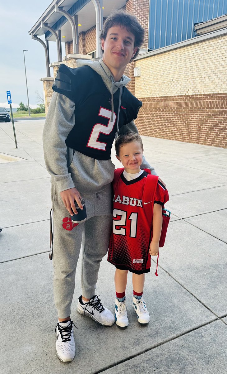 RabunFootball's tweet photo. The Wildcats had the opportunity to serve and open car doors on Friday morning at the Elementary and Primary schools!
Go Cats! https://t.co/OOHNoE0LEb