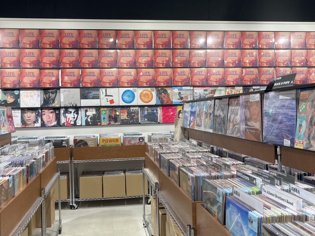 moikka_glicom's tweet image. HMV心斎橋、LIFEどーん！やった。
#LIFE小沢健二 #ozkn