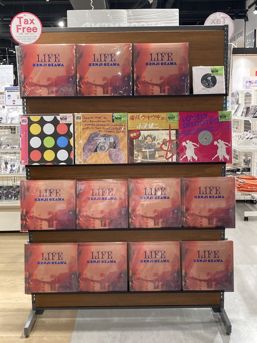 moikka_glicom's tweet image. HMV心斎橋、LIFEどーん！やった。
#LIFE小沢健二 #ozkn