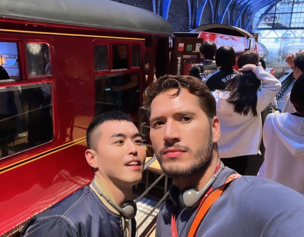 new_cyclops's tweet photo. 11am I took him to a park

11pm I took him to my room . 

We played many times 🐻

Feat : @milk17dog 

https://t.co/jvIphO2btC https://t.co/fSr0gJBNcm