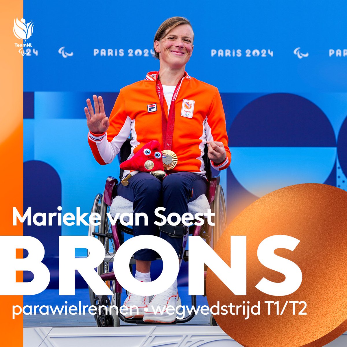 TeamNLtweets's tweet photo. Een hele knappe bronzen medaille 👏

Als enige in de klasse T1 streed Marieke mee om de medailles in de T2 klasse bij de wegwedstrijd. En dat beloont ze met een bronzen medaille!

#TeamNL | #Paris2024 https://t.co/Oz8zJPqrWY