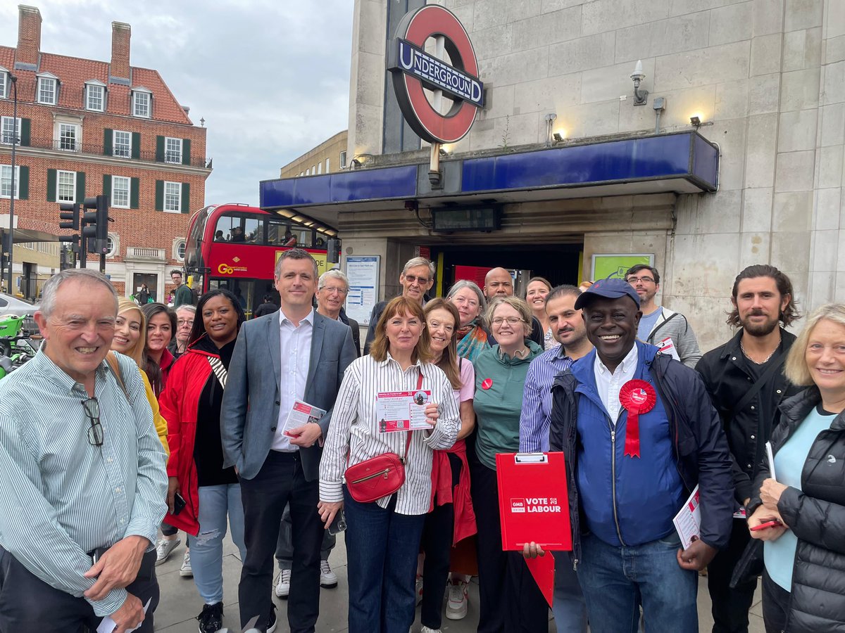 Good to be out listening to local people in Balham today. 

Lots of appreciation for the hard work of great local councillor Jo Rigby. 

Wandsworth Labour delivers better services for all - with the lowest Council Tax in the country