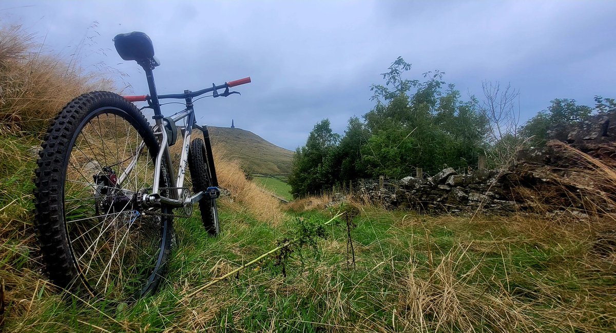 Moody skies today 
#mtblife #calderdale #singlespeed