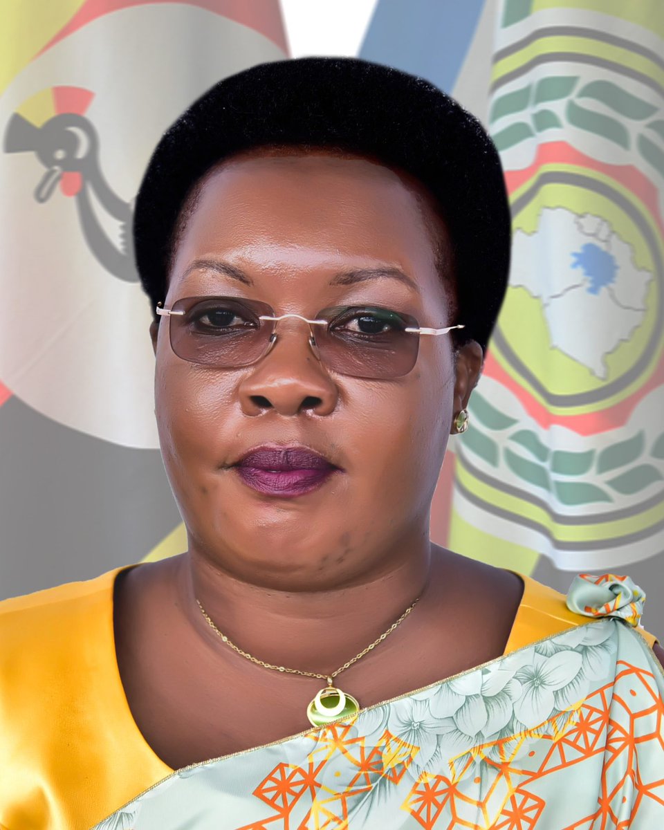 Muzungu4's tweet photo. Bufumbira and Mateke family mourning, following the untimely death of woman member of Parliament for Kisoro District, Nyirabashitsi Sarah #Mateke. She has also been serving as the State Minister for Defence and Veteran Affairs🇺🇬. Uyu yari umukobwa wa Philemon Mateke

Mukomere bavandimwe