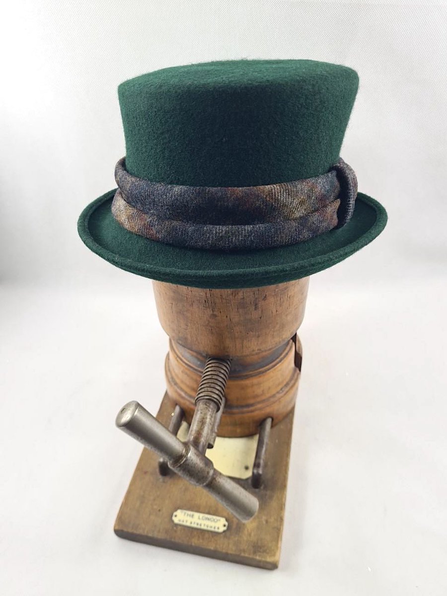 Eleda_Hats's tweet photo. 🎩Headwear Designed &amp; Handcrafted by Eléda Hats
Fabric drapes can be changed to your own individual fabric to match a suit or outfit https://t.co/8d3wykKd3s
#menshats #ladieshats #unisexhats #woolfelthat #bowlerhat #tophat #greenhat #brownhat #greentophat #Leeds #hats #guiseley https://t.co/ufqa4tHhY4