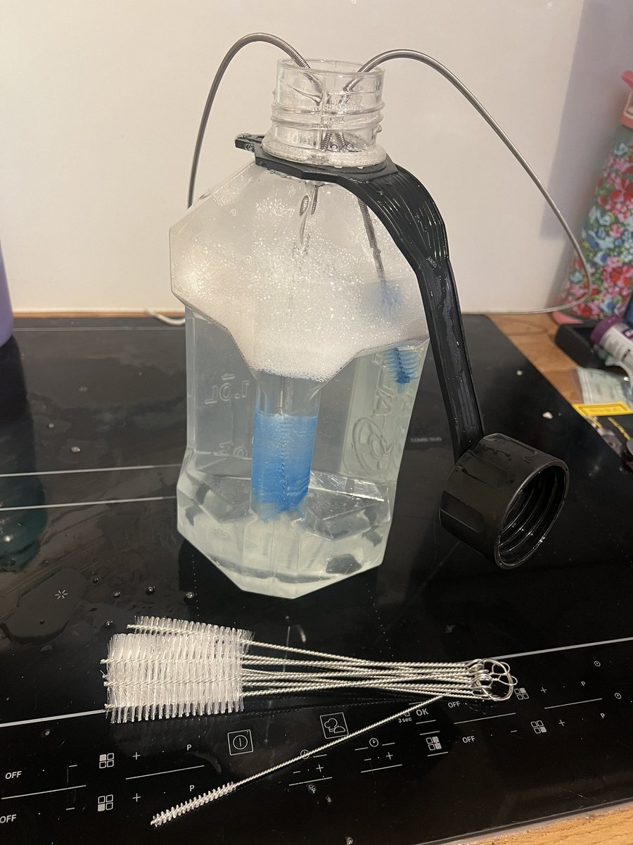 GorillaManFitn1's tweet image. Love a new Gadget and I have a clean 2L Alpha Designs Water Bottle again 💪🧽 #alphadesign #alphawaterbottle #newgadgets #stayinghydrated #2lwaterbottle