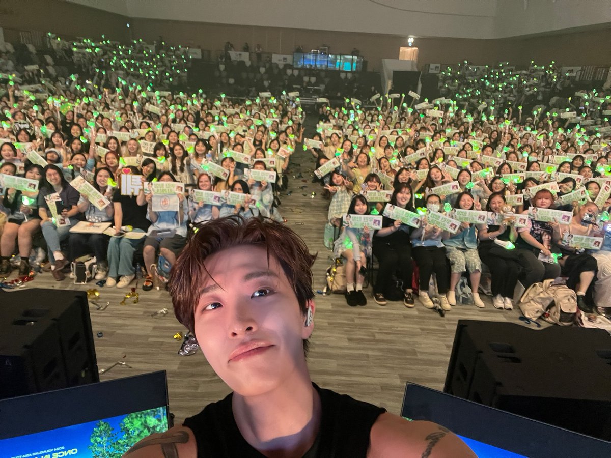 YOUNGJAExArs's tweet photo. ONCE IN A DREAM in Hong Kong
오���도 함께 해줘서 고마워🐥💚 

#영재 #YOUNGJAE
#ONCE_IN_A_DREAM_HONGKONG 
@ChoiArs_YJ https://t.co/9RfvzMVsuo
