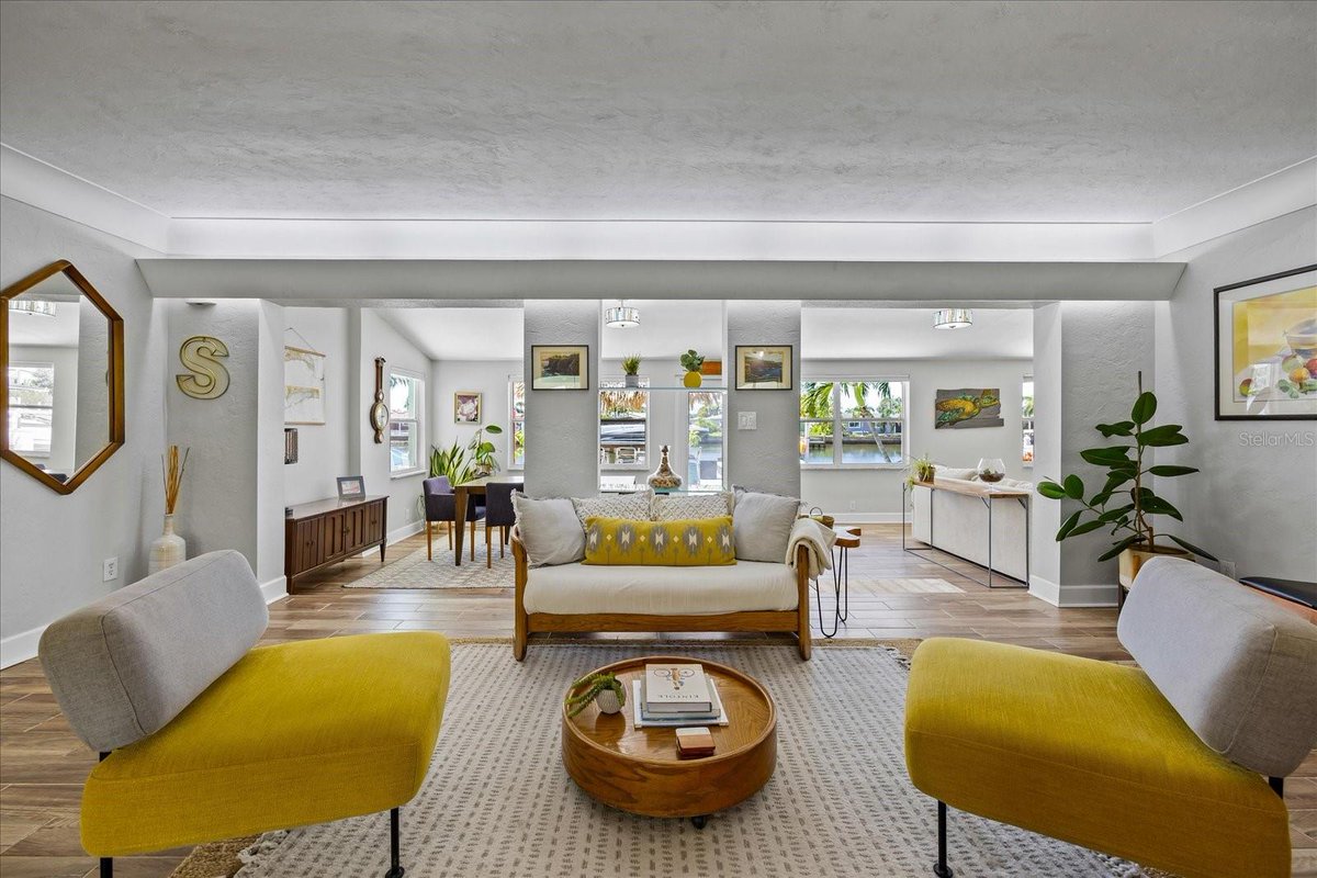 ✨🎯7850 2 AVE S, ST PETERSBURG, FL 33707
🎉⛱️Ultra-Luxury Open House TODAY from 12-2pm
Waterfront living with this charming 3-bedroom, 2-bathroom. Prime location with no fixed bridges,
Call Bunni Longwell with Keller Williams at 727-460-8636

Listed by Chris Price