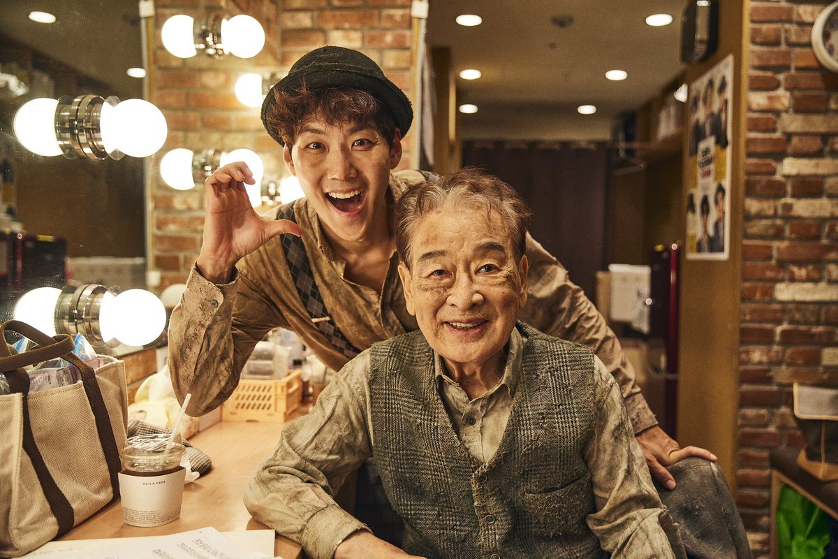 parkcompany1's tweet image. [#고도를_기다리며를_기다리며]
순재 에스터 &amp;amp; 카이 밸 &amp;amp; 수연 로라
첫공 사진 📸

-
연극 &amp;lt;&apos;고도를 기다리며&apos;를 기다리며&amp;gt;
𝟮𝟬𝟮𝟰.𝟵.𝟳-𝟭𝟮.𝟭
예스24스테이지 3관