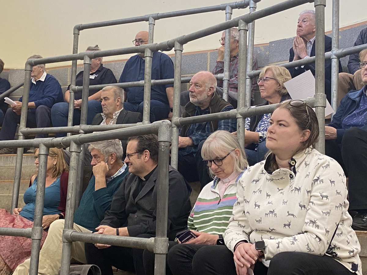 While @JustinWelby enjoys a tour of the market and meets members of the farming community, members of the St Anselm community who have accompanied speak about their life of prayer in the community. #24WaveofPrayer.