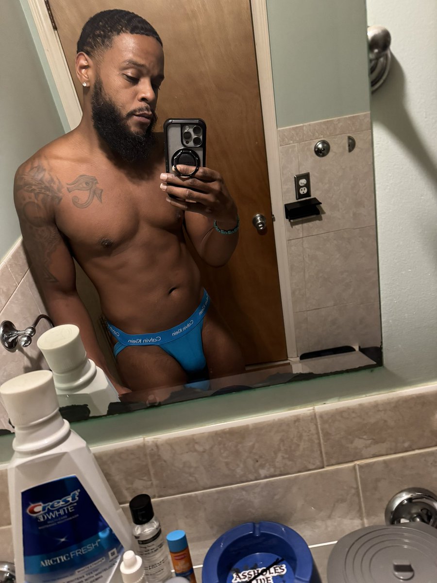 FlyTrendSetter's tweet image. Body positivity post! 😂 I’ve been working hard asf, why not celebrate with y’all? New body 😅 (yes I know yall gonna screen shot and send these around) so I used unedited ones so you know it’s REAL ❤️ only fans worthy ? 😂 (trolling at best)