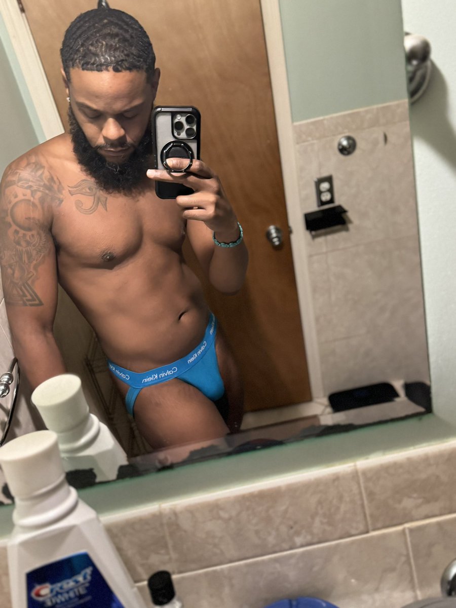 FlyTrendSetter's tweet image. Body positivity post! 😂 I’ve been working hard asf, why not celebrate with y’all? New body 😅 (yes I know yall gonna screen shot and send these around) so I used unedited ones so you know it’s REAL ❤️ only fans worthy ? 😂 (trolling at best)