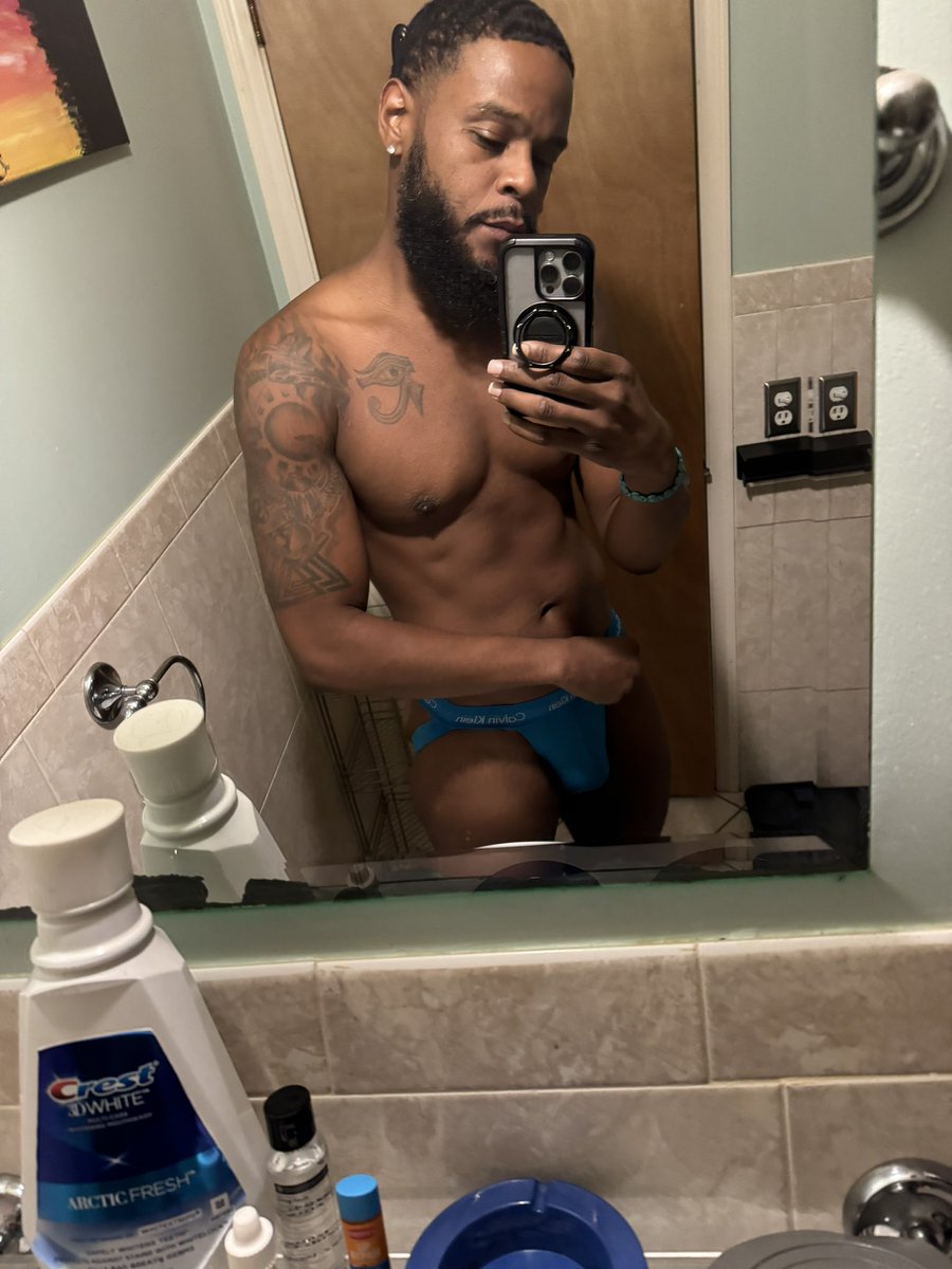 FlyTrendSetter's tweet image. Body positivity post! 😂 I’ve been working hard asf, why not celebrate with y’all? New body 😅 (yes I know yall gonna screen shot and send these around) so I used unedited ones so you know it’s REAL ❤️ only fans worthy ? 😂 (trolling at best)