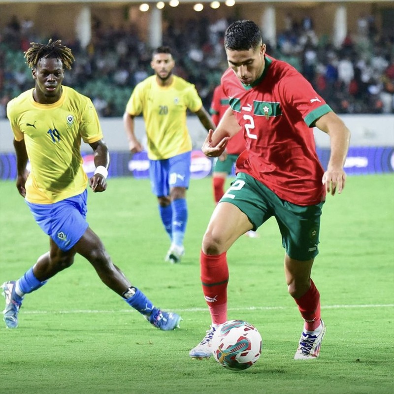 PSG_inside's tweet photo. Achraf Hakimi et @EnMaroc se sont largement imposés face au Gabon en qualifications à la Coupe d'Afrique des Nations (4-1). 

Titulaire, notre Parisien a disputé l'intégralité de la rencontre. 🔴🔵