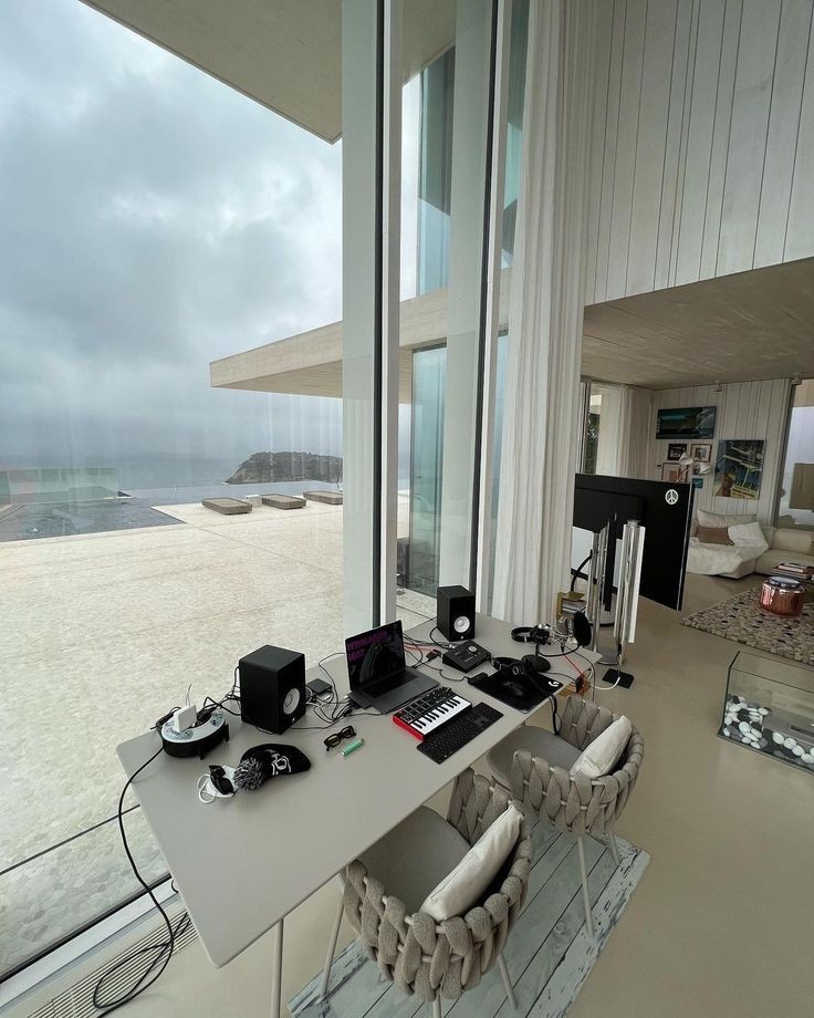 INTERIORBYHUT's tweet photo. Studio spaces 🎧🎹 https://t.co/kCSiLAnz9T
