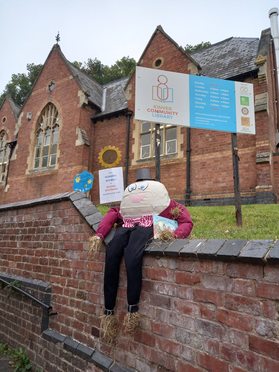 KinverLibrary's tweet image. An extra volunteer to welcome you to the library today! Happy #ScarecrowTrail Day #Kinver @StaffsLibraries