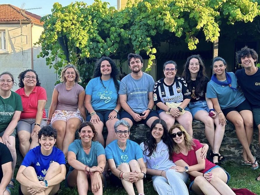 MCMEspana's tweet photo. Arzúa, Melide, Arca, Monte do Gozo y… ¡Santiago! ⛪️

👣 Hace unos días finalizamos Cuídate, una propuesta para hacer vida la Cultura del Cuidado en los agentes de pastoral de @ConsolacionEU  🙌

#FamiliaConsolación https://t.co/FRbR2T8rKW