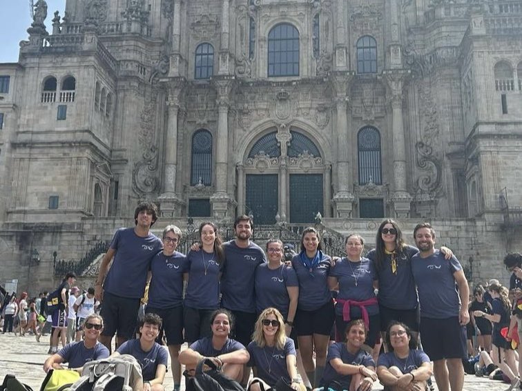 MCMEspana's tweet photo. Arzúa, Melide, Arca, Monte do Gozo y… ¡Santiago! ⛪️

👣 Hace unos días finalizamos Cuídate, una propuesta para hacer vida la Cultura del Cuidado en los agentes de pastoral de @ConsolacionEU  🙌

#FamiliaConsolación https://t.co/FRbR2T8rKW