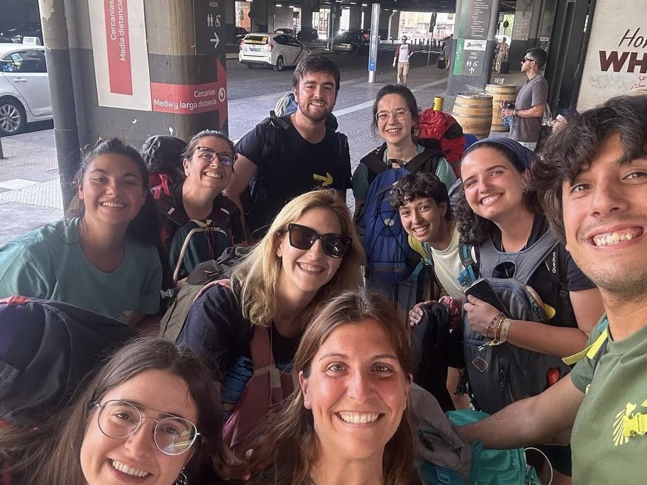 MCMEspana's tweet photo. Arzúa, Melide, Arca, Monte do Gozo y… ¡Santiago! ⛪️

👣 Hace unos días finalizamos Cuídate, una propuesta para hacer vida la Cultura del Cuidado en los agentes de pastoral de @ConsolacionEU  🙌

#FamiliaConsolación https://t.co/FRbR2T8rKW