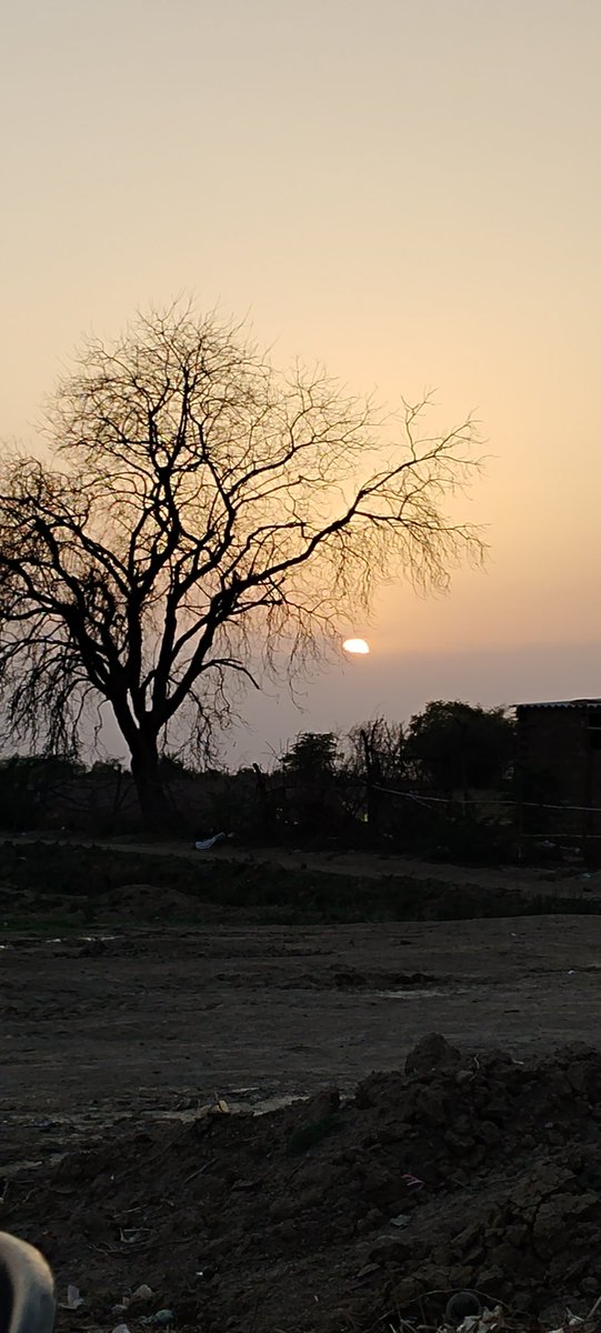 वक़्त छीन लेता है बहुत कुछ,
खैर मेरी तो सिर्फ मुस्कराहट ही थी.💔