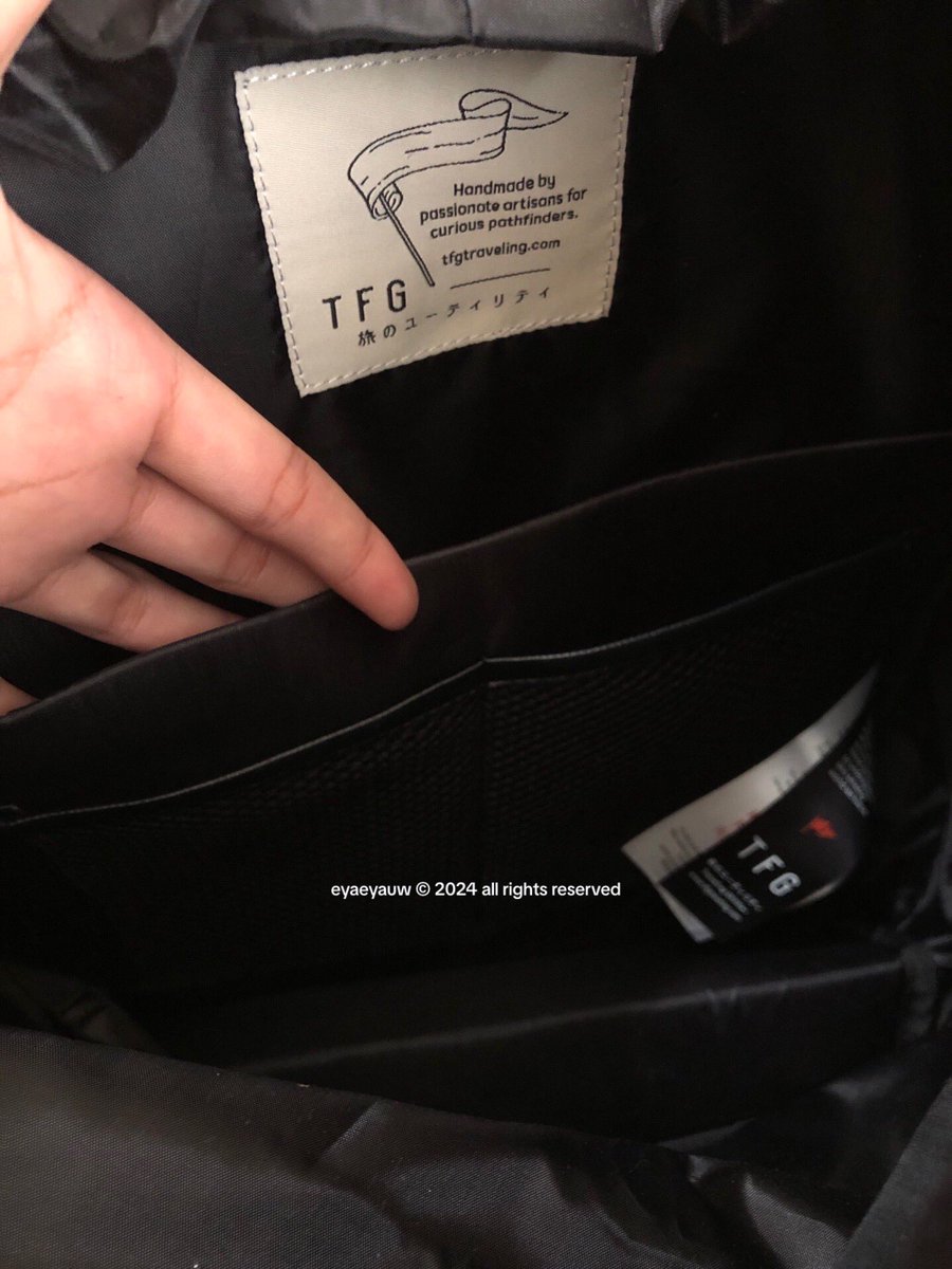 eyaeyauw's tweet photo. aku menemukan ✨the perfect travelling bag✨

sangat spacious, cocok buat aku yang suka overpacked :’D dan ada compartments di dalemnya! https://t.co/dGni3GdDDt