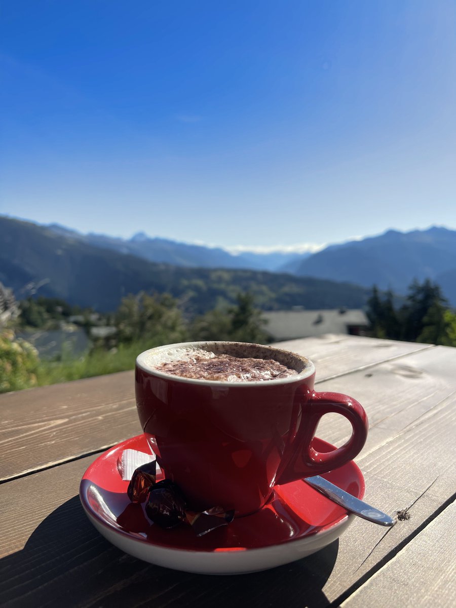 Swiss_Cathy's tweet image. #Brunch #valaisan avec #vue 🍽️🏔️😎

#Bonjour #Twitter #X 👋🏼😁

#cappuccino #café
#planchette 
#Brasserie #LeDahu #Anzère #Valais