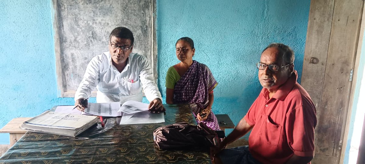 CEOWestBengal's tweet photo. During Pre Revision activities, BLOs are present at different polling stations under Kakdwip Block of South 24 Parganas district of West Bengal.
#PreRevision #SSR #BLO
@ECISVEEP
@SpokespersonECI
@rajivkumarec
@anuj_chandak
@Deosouth24 https://t.co/8CNOXnafVU
