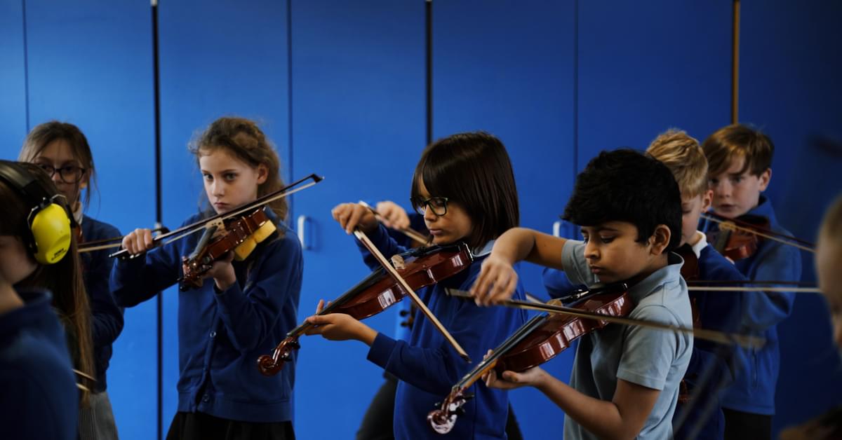 OrchestrasLive's tweet photo. Celebrating #LeicsCreate - our whole class instrumental teaching project with @sinfoniavivauk &amp; @LeicsMakeMusic 🙌

"We wanted all children [...] to feel a part of something exciting, to be proud of what they had learned."🎶

#MusicThatMovesYou @aborchestras https://t.co/CBZqMNg4fp