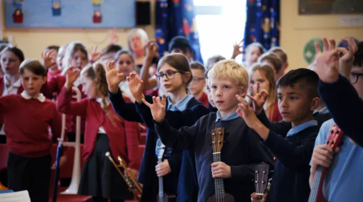 OrchestrasLive's tweet photo. Celebrating #LeicsCreate - our whole class instrumental teaching project with @sinfoniavivauk &amp; @LeicsMakeMusic 🙌

"We wanted all children [...] to feel a part of something exciting, to be proud of what they had learned."🎶

#MusicThatMovesYou @aborchestras https://t.co/CBZqMNg4fp