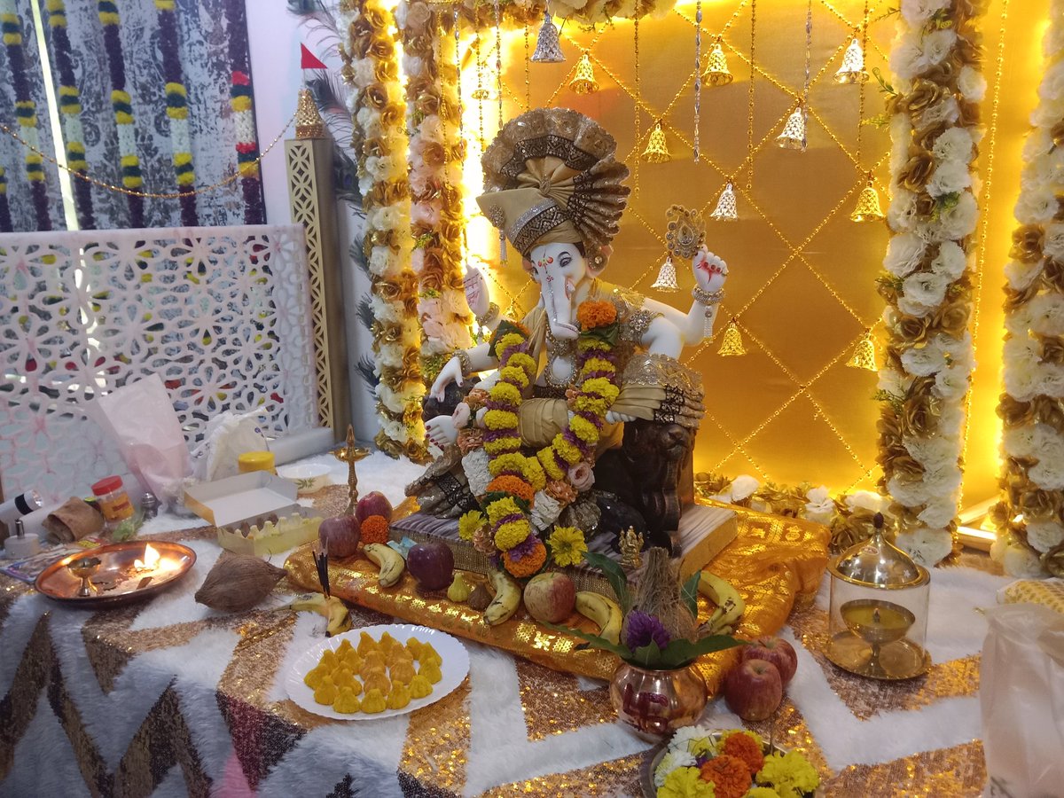 rahulvish98's tweet image. वक्रतुण्ड महाकाय सूर्य कोटी समप्रभा। 
निर्विघ्नं कुरु मे देव सर्व-कार्येशु सर्वदा॥🙏🏻