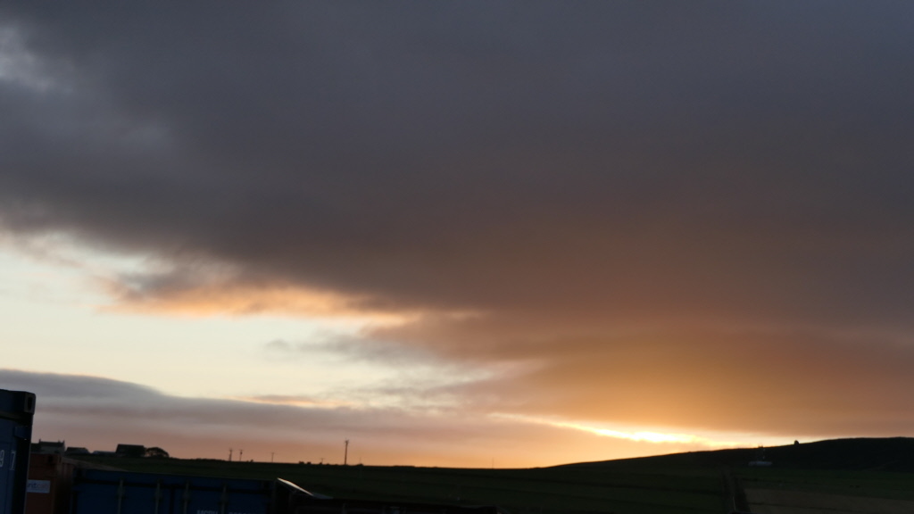 LizLovick's tweet photo. Changing skies never stand still up here!
#orkney #orkneylife #islandlife #kirkwall #countryside #wildlife #visitorkney #loveorkney #lovekirkwall #lovick #northernlace #knittinglife #dogwalking #amdesigning #orkneyskies https://t.co/DVNvyQnJeH