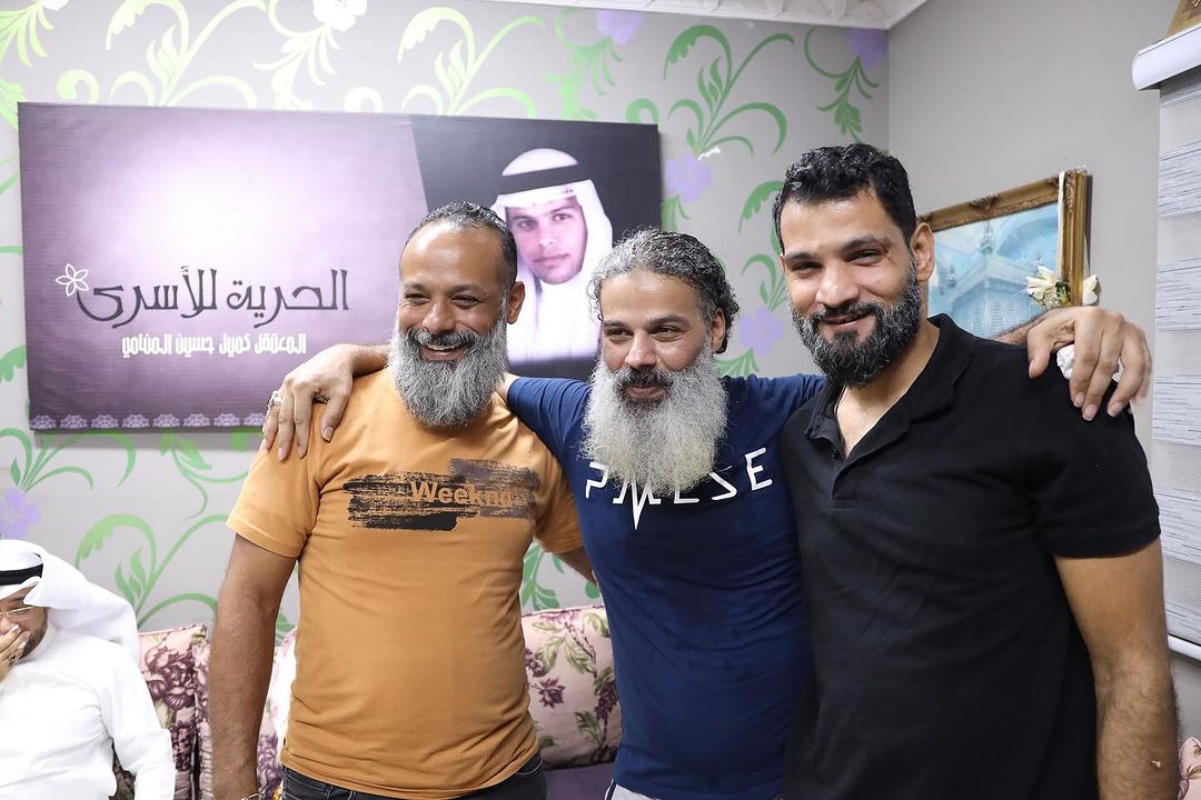 komailmaname's tweet photo. 5-5
🔥 #تغطية_مصورة | مشاهد من استقبال أحرار المعامير وأقدم أسرى البحرين عميد الأسرى كميل المنامي ورفاقه بعد قضائهم ما يفوق 15 عام في السجن ظلماً .

الجمعة 6 سبتمبر 2024
تصوير : عدسة مدد

#أطلقوا_سجناء_البحرين
#الحق_يؤخذ 
#المعامير 
#البحرين 
#bahrain https://t.co/sfvNWTJ81Z