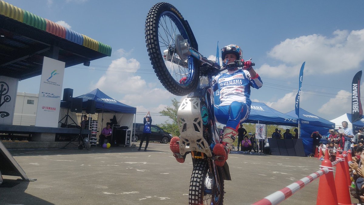 kinutabito's tweet image. #マイヤマハモーターサイクルデー
#トライアルデモ
トライアル界のレジェンド・ ＃黒山健一 選手と全日本トライアル最高峰クラスで現在ランキングトップの ＃氏川政哉 選手の凄いテクニック。MCは、にゃんばちゃん(=^ェ^=)