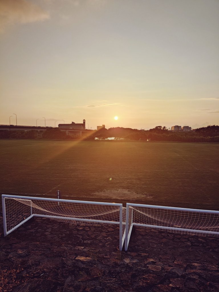 なんだかなぁ～😮‍💨ヤになっちゃうな

河原で黄昏タイムです🙄