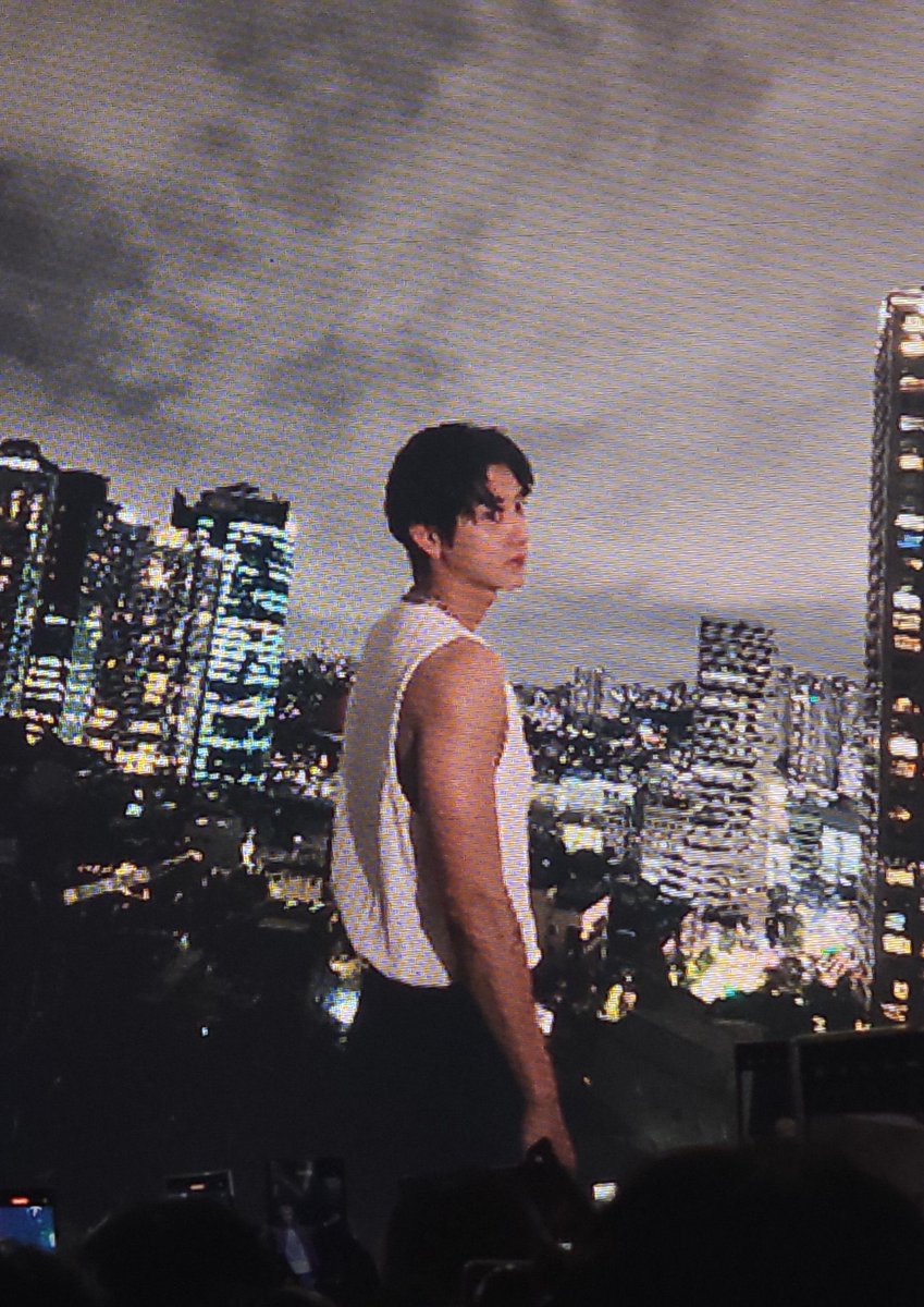 yeolmeissa's tweet photo. Chanyeol THE POWER OF THESE PHOTOS U NEED U UPLOAD THESE ON IG https://t.co/44NqrjD4kd