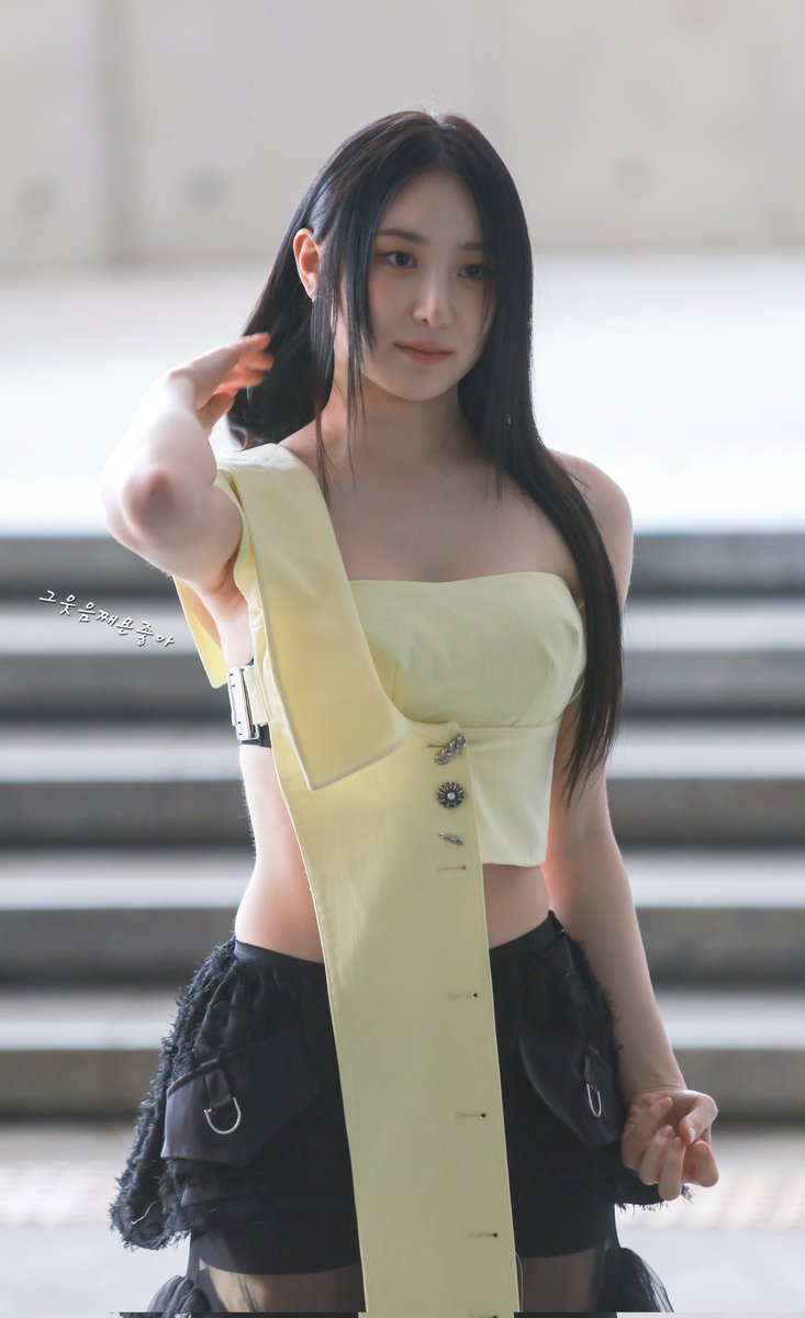 20240907 서울패션위크
2025 s/s 곽현주컬렉션 블루카펫
날씨 의상 미모 다 완벽함
#이채연 #LEECHAEYEON 
#서울패션위크 #곽현주컬렉션