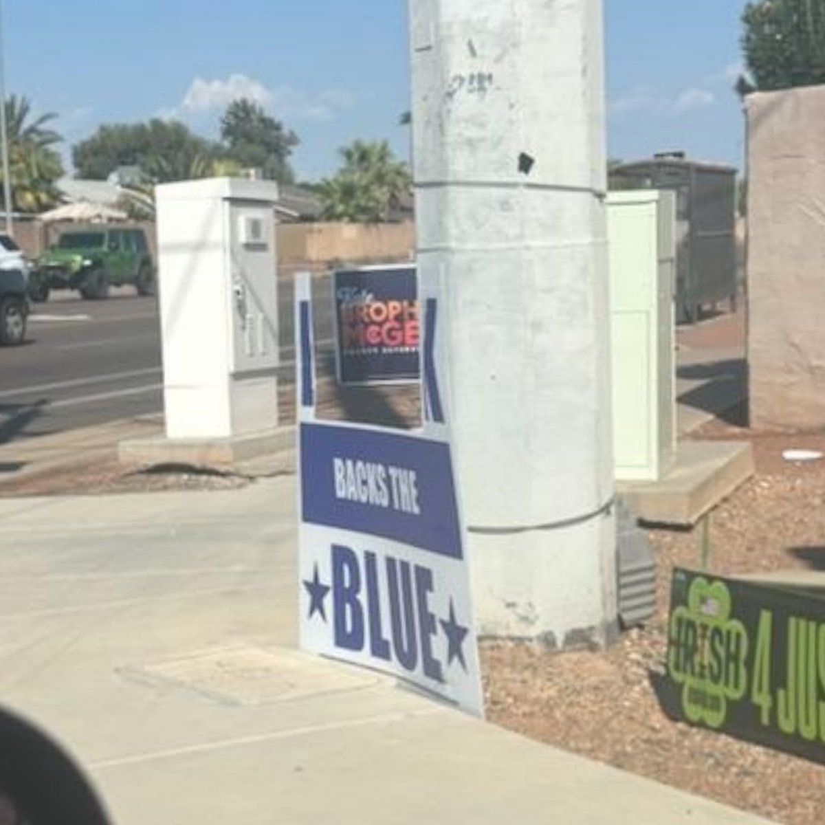 arizona_bonnie's tweet photo. Oh dear....
and NO, I didn't do it! 🤠
#BootBothBolicks 
#ColludingCouple
#HeritageFoundationLinchpins https://t.co/rbYAdZvW6Q