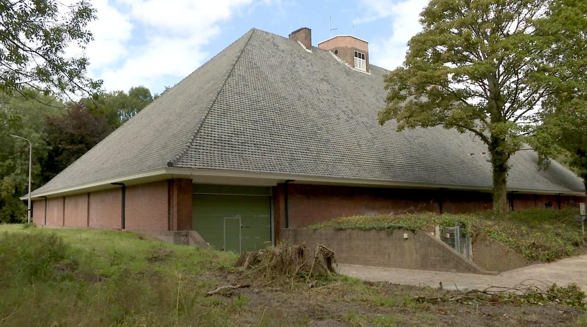 De kaartverkoop voor de bijzondere rondleidingen op 14 en 15 september door de normaal voor publiek gesloten Seyss-Inquart bunker in Den Haag gaat razendsnel. Er zijn nog een paar plekken beschikbaar. Kaartjes koopt u via: atlantikwallmuseum.nl