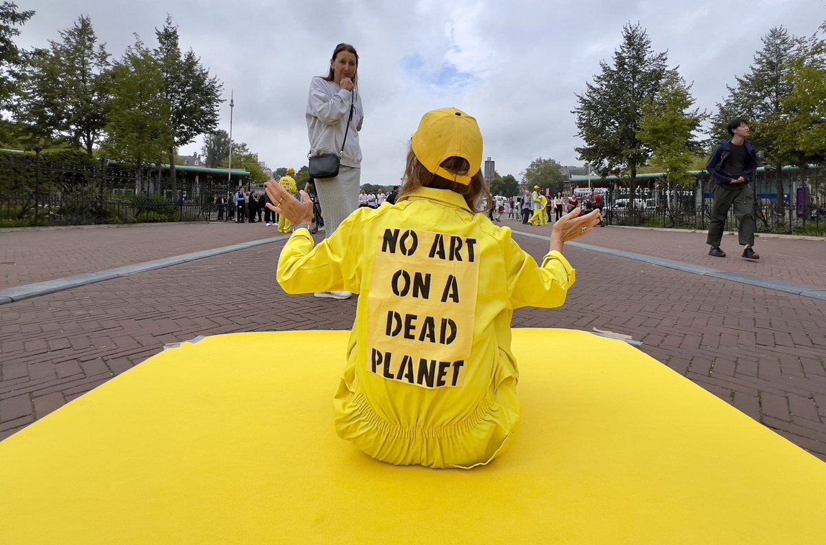 Extinction Rebellion (XR) blokkeert Rijksmuseum het museum noemt actie ‘onacceptabel’ Klimaatactivisten hebben zaterdagochtend het Rijksmuseum geblokkeerd. Tientallen mensen hebben zich verzameld om te protesteren tegen de banden tussen het museum en zijn hoofdsponsor ING.
(c)