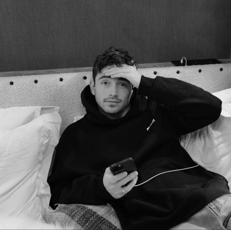 𝘊𝘩𝘢𝘳𝘭𝘦𝘴. tweet media