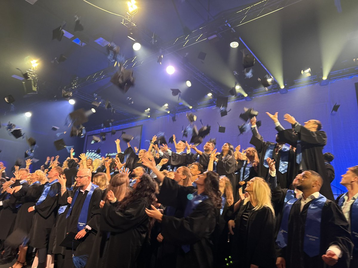 More than 1000 students at the ZHAW School of Management and Law are celebrating their Bachelor's and Master's degrees! The graduation ceremonies are a highlight of the academic year. Seeing these young achievers receive their diplomas after years of hard work brings me joy.