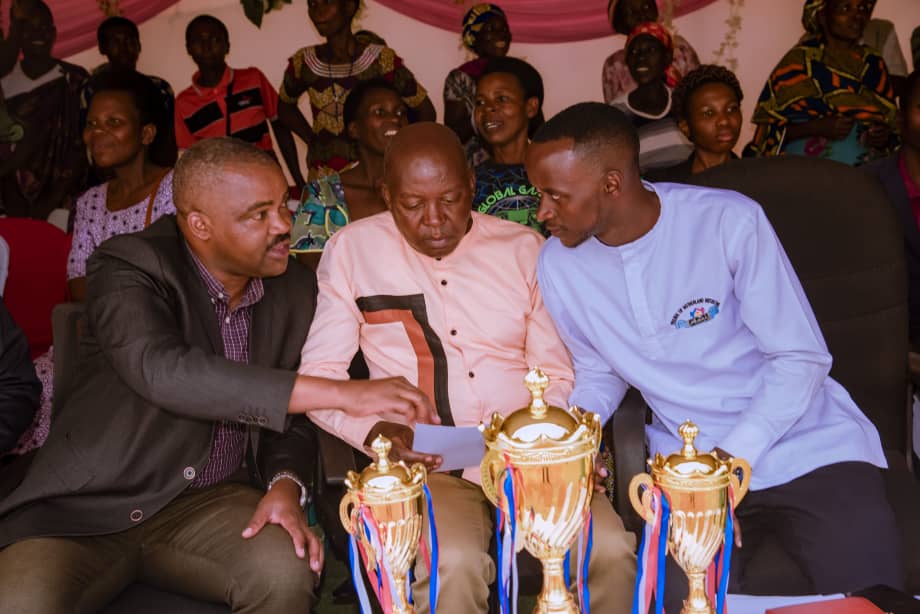 HealthForCommu1's tweet image. We are so Excited to be with @fmiubumuntu at the day of celebrating journey of 3Years experience in community development activities in @GisagaraDistr
we wish big congratulations to @Muganza Sectors FC &amp;amp; @fmiubumuntu FC Academy for Victory👏 @NARwanda  @RwandaHealth @RBCRwanda