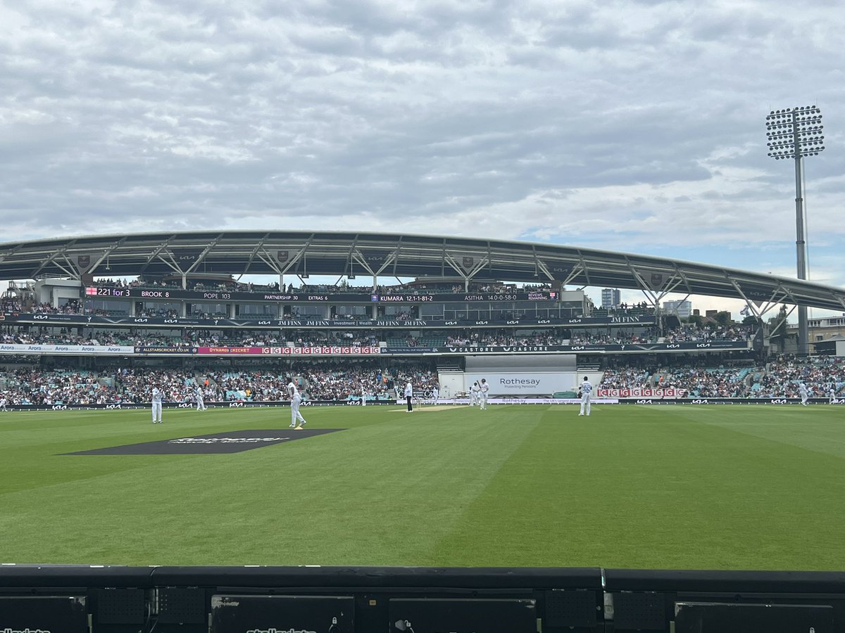 Day 2 at the Oval. Much brighter today. Game on! 🏴󠁧󠁢󠁥󠁮󠁧󠁿🇱🇰#ENGvSL