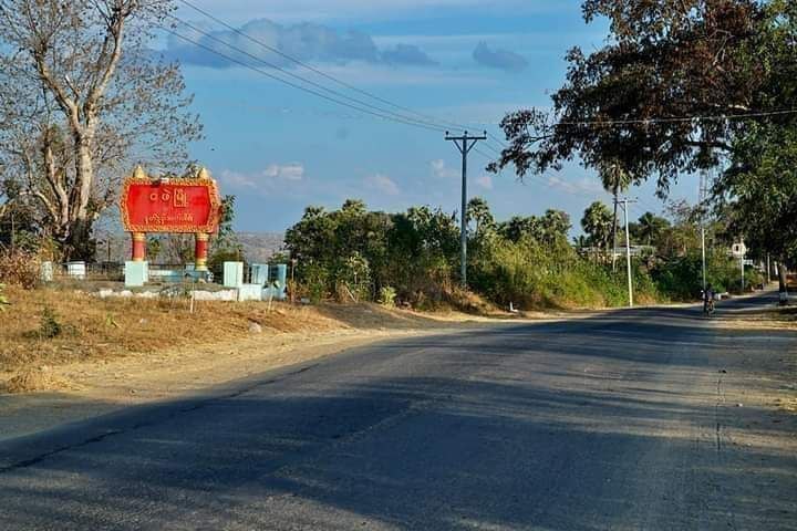 zawmoethant71's tweet photo. 3 villages of #Chin ethnic in #Ngafe Twp MaGwe Div have been banned from transporting rice & food items for 4 months, by military council accused of were supporting #PDF, learned from locals.
https://t.co/M6h70DcbDy
#2024Sep7Coup
#SanctionAviationFuel
#WhatsHappeninglnMyanmar https://t.co/3ieui5jggK