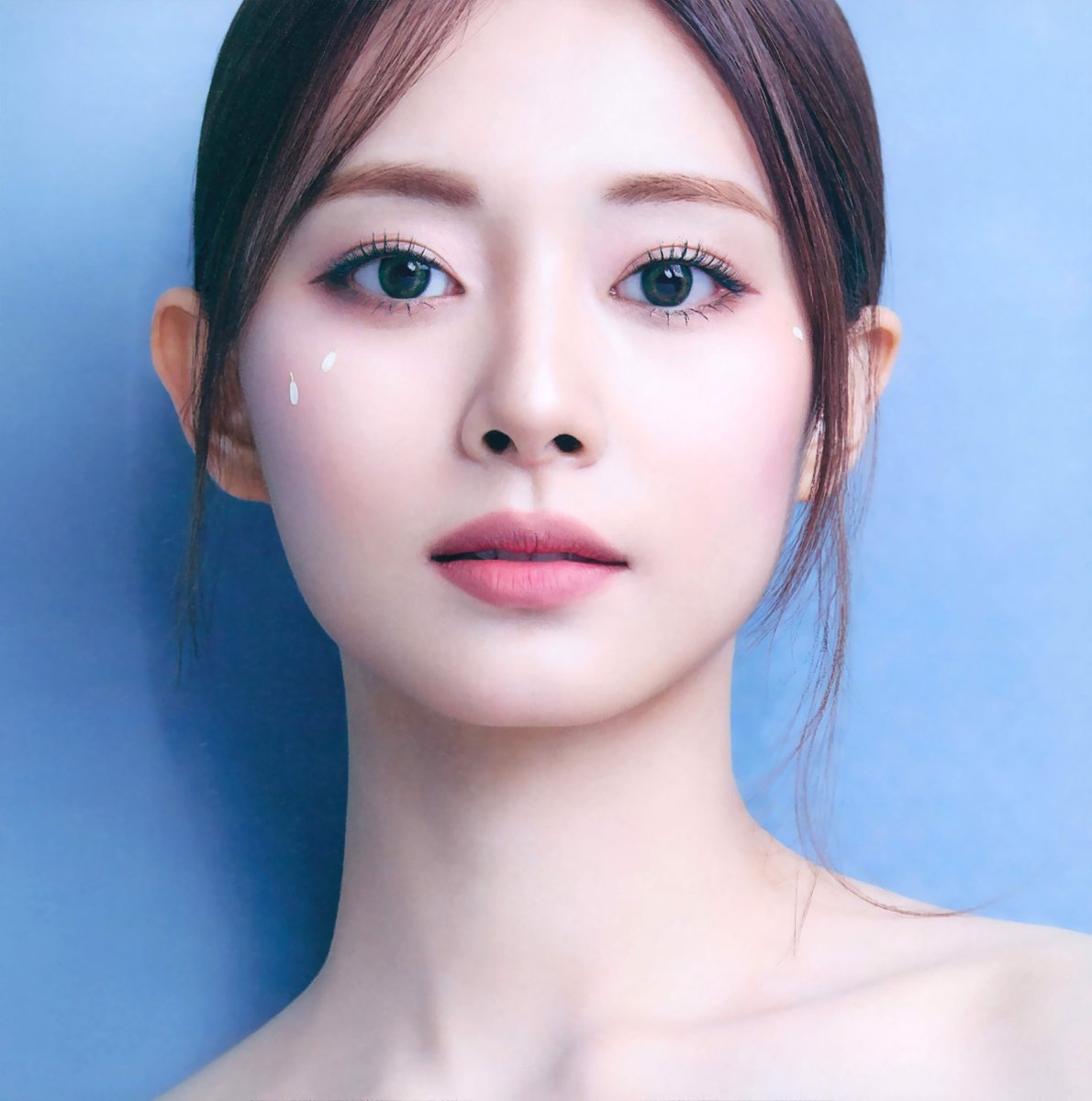 ゆぅいっちゃんページ SCAN] TZUYU THE 1st MINI ALBUM <abouTZU> Digipack ver. Photobook